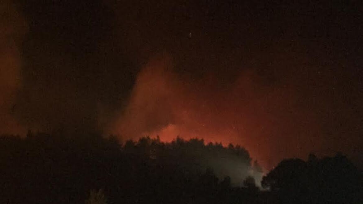 Υπό έλεγχο η φωτιά στους πρόποδες της Πάρνηθας - Απείλησε σπίτια 